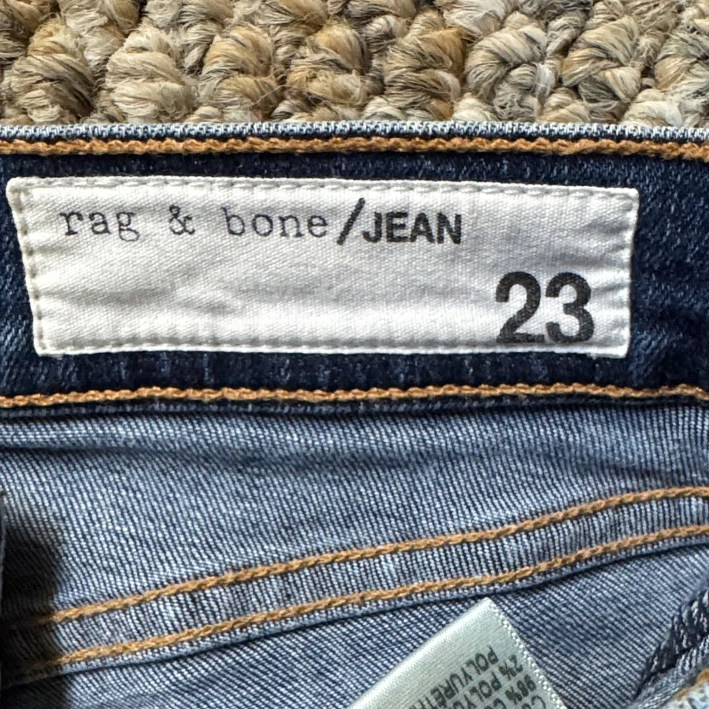 Rag&Bone Women's Skinny Capri Jeans with silver studs size 23 like new - Picture 4 of 8